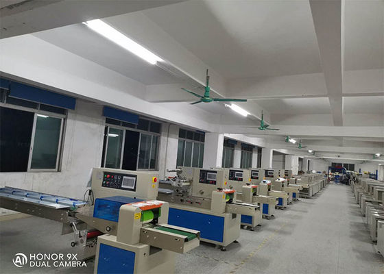 स्वचालित सर्वो मोटर प्लास्टिक बैग फल सब्जी पैकिंग मशीन